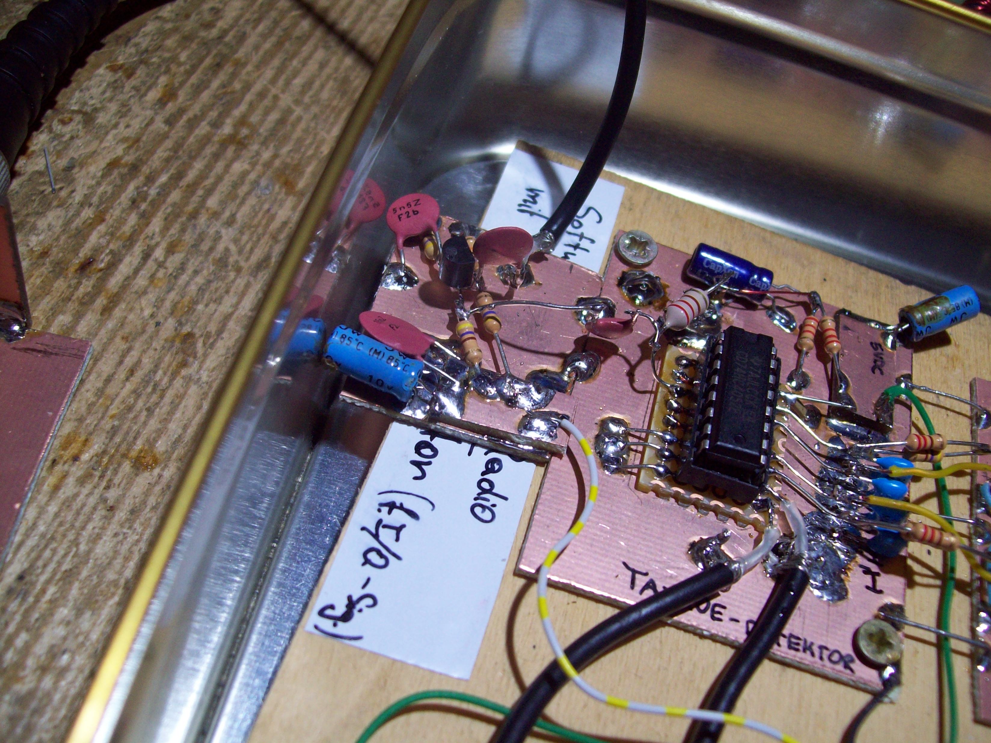 Software defined radio based on tayloe detector and soundcard interface